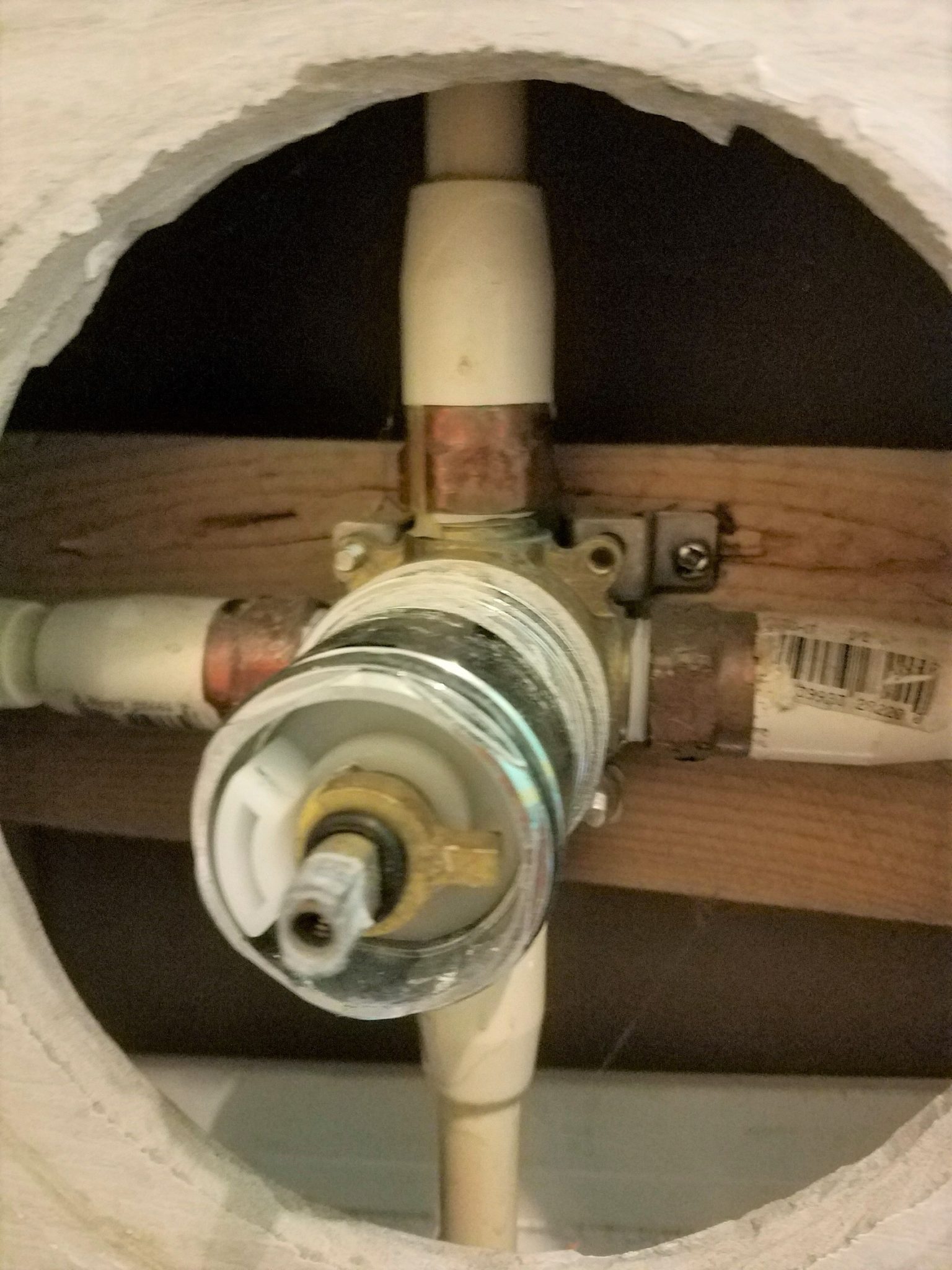 latch to secure pipes